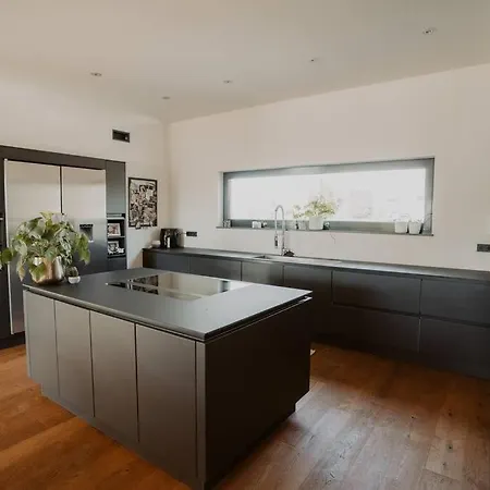 بيت للعطل Modernes Offenes Haus *